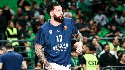 Anadolu Efes'e Vincent Poirier'den k�t� haber