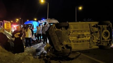 Batman'da d���n d�n��� feci kaza: Ara� hurdaya d�nd�