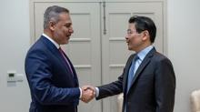 Hakan Fidan, Ba�bakan Wong ile g�r��t�