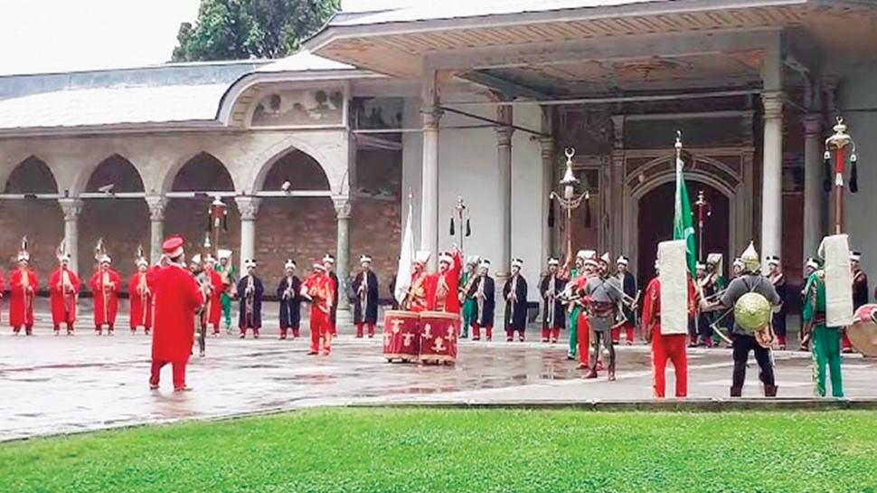 Mehter yeniden saraylarda