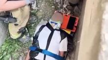 Dengesini kaybedip 5 metre a�a�� d��t�! Kurtar�lma anlar� kamerada