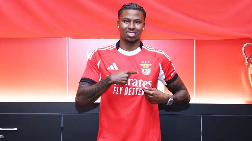 Trabzonspor'un yeni y�ld�z� �stanbul'da! Sidny Cabral imzaya geldi