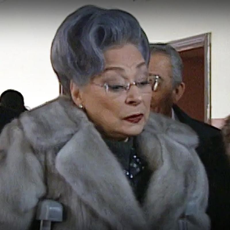 Yabanc� Damat'�n Eftelya's�yd�... T�lin Oral'a bir de �imdi bak�n!