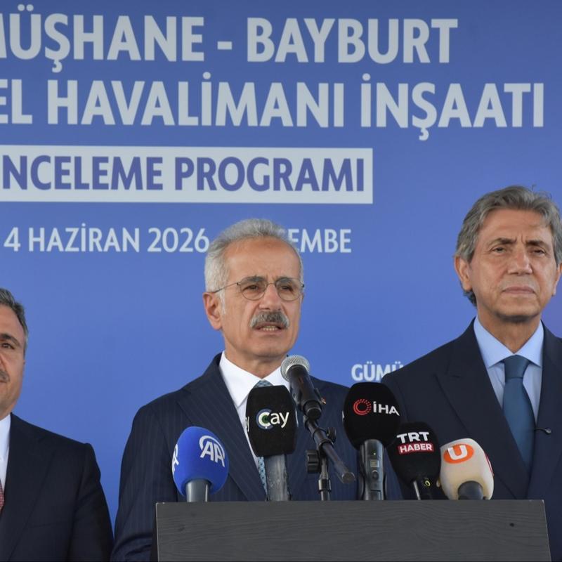 �stanbul Havaliman�'nda yeni rekor! Bakan Uralo�lu: Bir g�nde 1730 u�u� yap�ld�