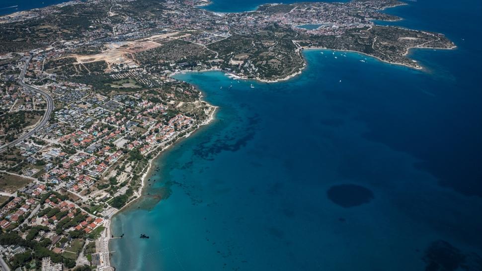 Kalabalıklardan uzak bir Çeşme tatili için gitmeniz gereken 2 rota!