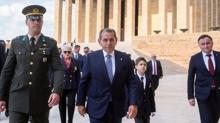 Galatasaray Ba�kan� Dursun �zbek, An�tkabir'i ziyaret etti