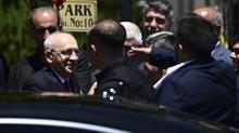 Grup Toplant�s�'na kat�lacak m�? K�l��daro�lu'ndan gazetecilere a��klama