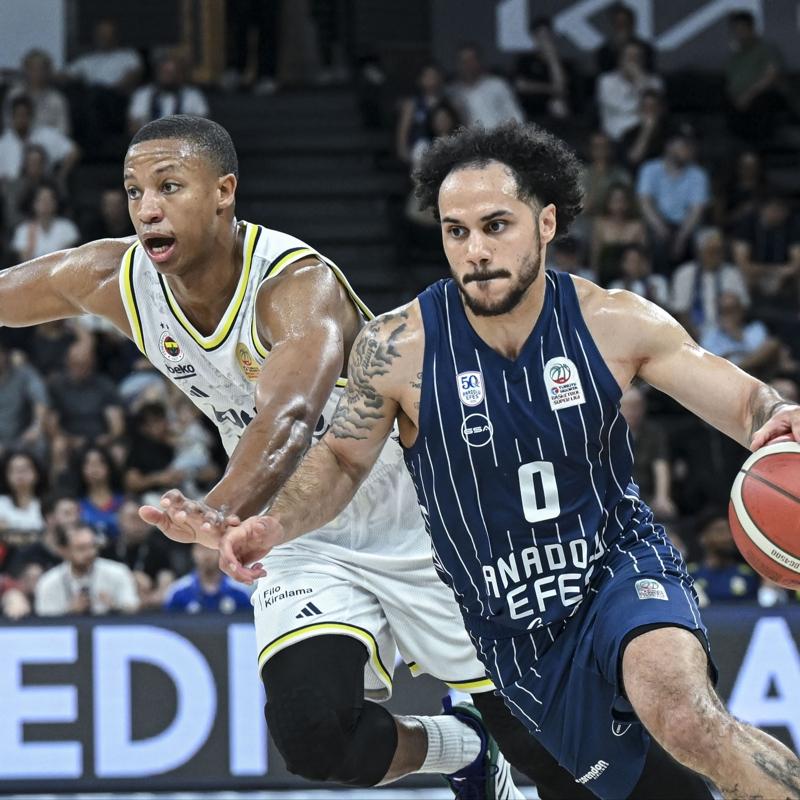 Anadolu Efes, Fenerbah�e'yi devirdi! Seride kritik galibiyet