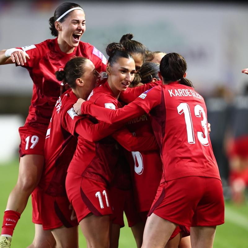 Milliler, Kuzey �rlanda'y� 2 golle ge�ti