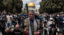 Katil �srail'e ra�men binlerce ki�i Mescid-i Aksa'ya ak�n etti