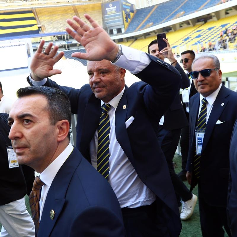 Fenerbah�e'de kongre �yelerinden Sadettin Saran'a destek