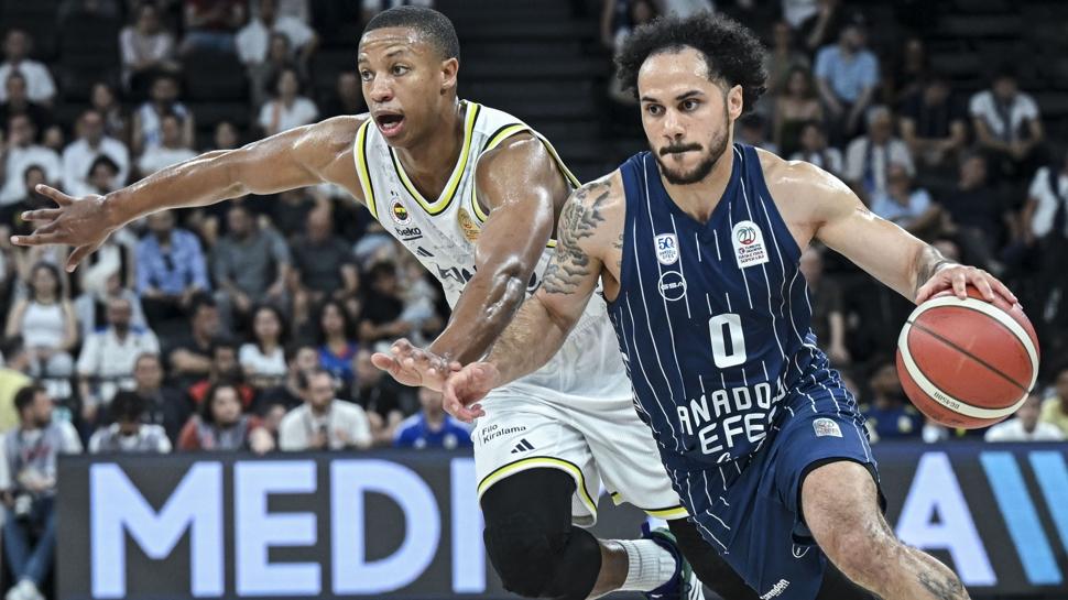 Anadolu Efes ve Fenerbahçe 4. randevuda!
