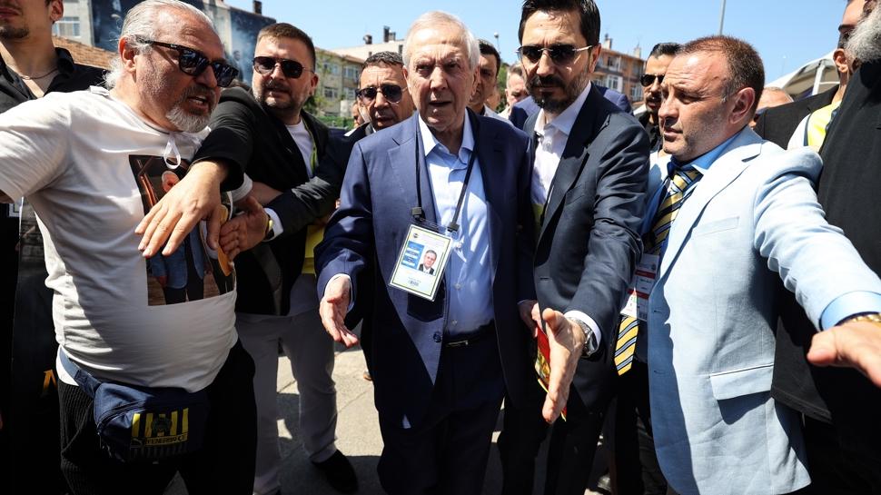 Aziz Yıldırım'ın ekibinden teknik direktör açıklaması! "4 ad