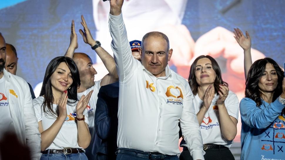 Ermenistan sandık başında! Paşinyan'ın kader seçimi başladı