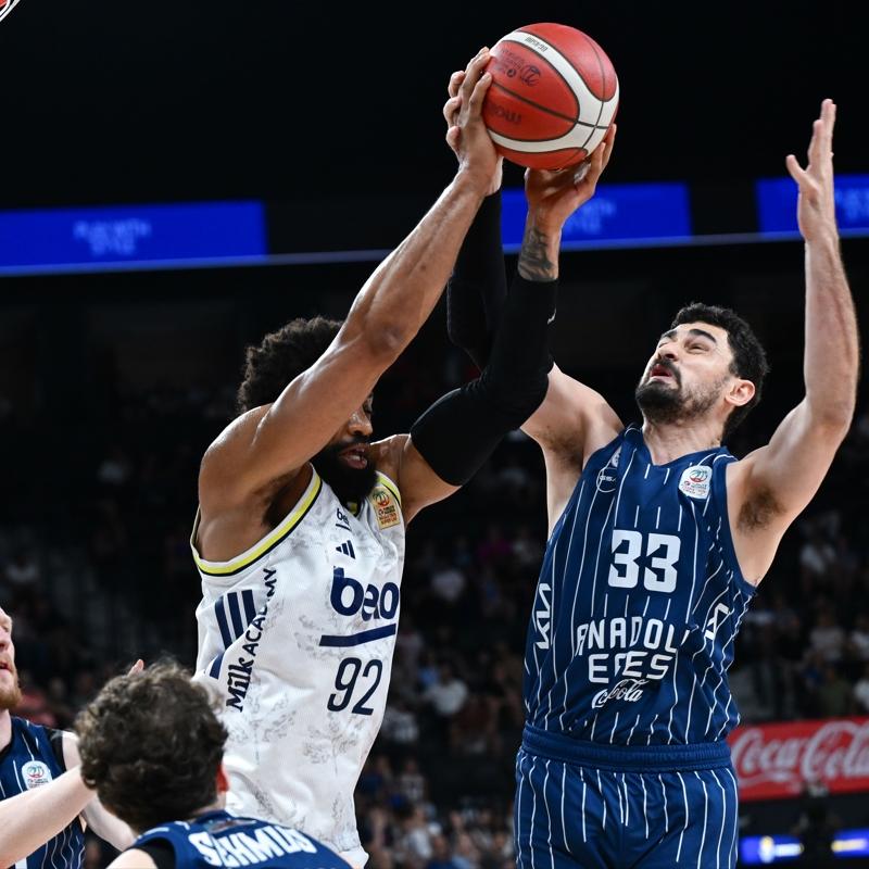 Fenerbah�e Beko, Anadolu Efes'i yenerek finalde!