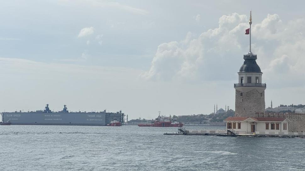 İstanbul Boğazı'nda gemi trafiği askıya alındı