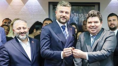 Buca'daki �rg�tl� vurgunda CHP'li ba�kanlar tutukland�