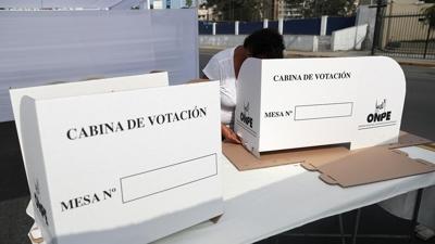 Peru sand�k ba��na gidiyor