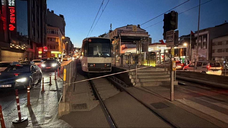 Bayrampaşa'da patlayan trafo tramvay seferlerini aksattı