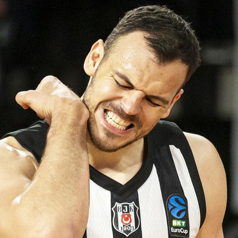Be�ikta� GA�N'de Ante Zizic b��ak alt�na yatt�