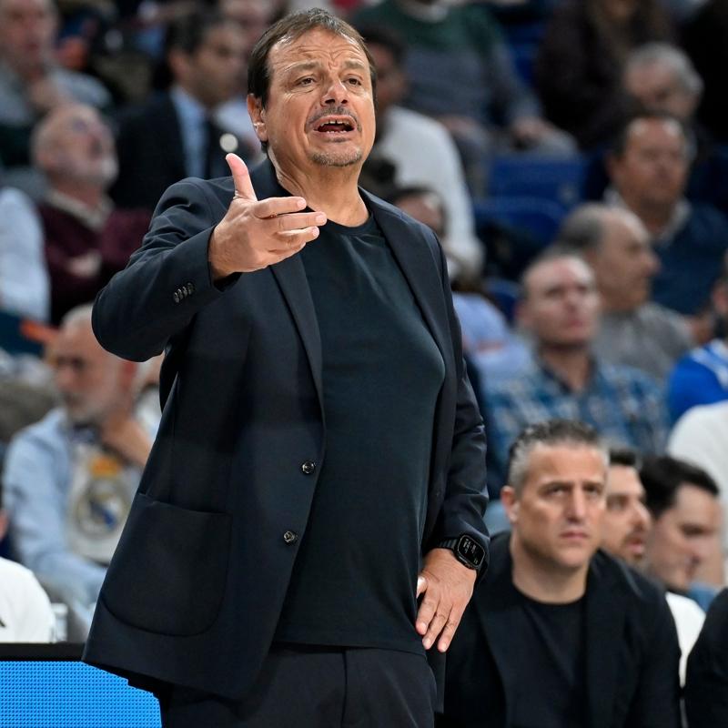 Ergin Ataman'dan Olimpiakos taraftar�na cevap: T�rk olmaktan gurur duyuyorum