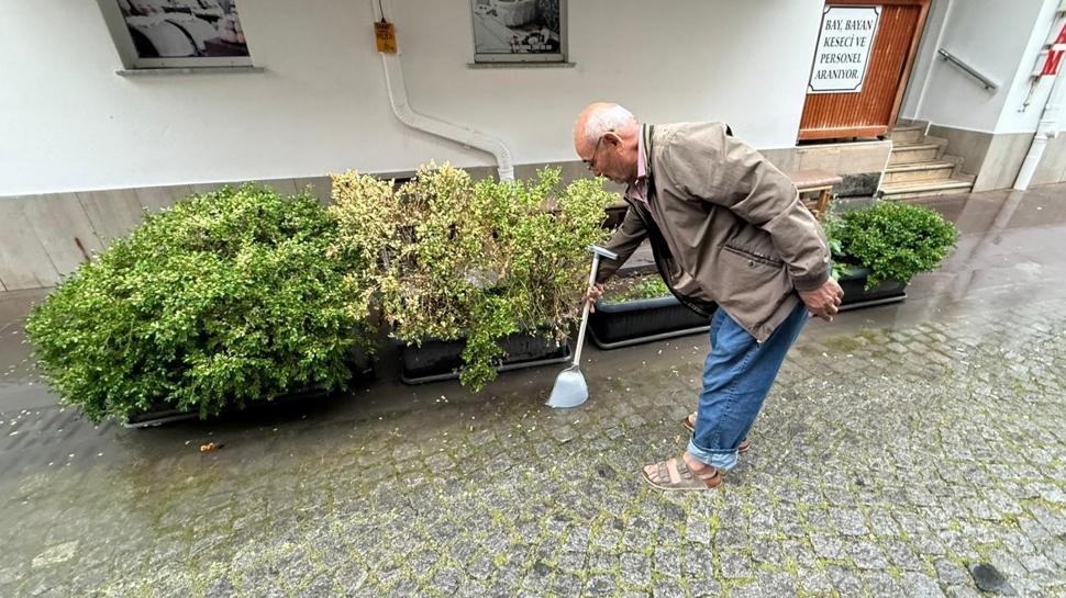 Eskişehir'de altyapı krizi: Vatandaş biriken yağmur suyuyla 