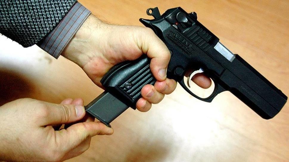 Sosyal medya efeliği pahalıya patladı... Silah teşhiri payla