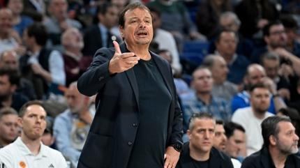 Ergin Ataman'dan Olimpiakos taraftar�na cevap: T�rk olmaktan gurur duyuyorum