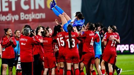 Kad�n milliler, Malta'y� 3 golle devirdi!