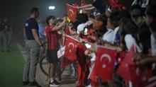 Millilerin idman�nda taraftar �ov: ABD'de T�rk bayraklar� dalgaland�