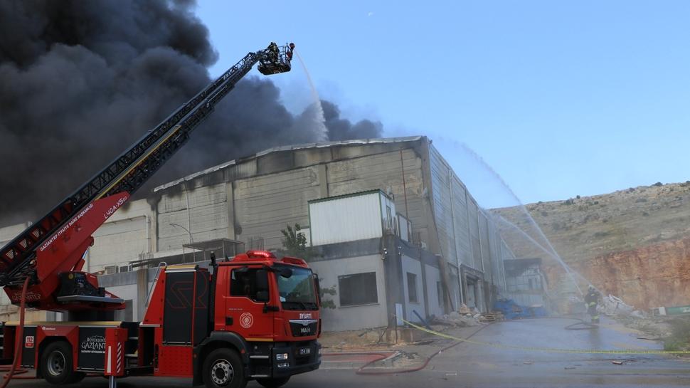 Tekstil fabrikasındaki yangın söndürüldü