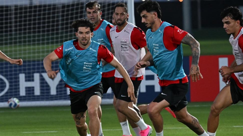 Termometreler 40 dereceyi aştı! Milliler çöl sıcaklarıyla mü