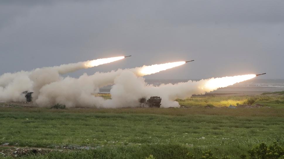 Bölgede gerilim had saftada... ABD yapımı roketler Çin'e doğ
