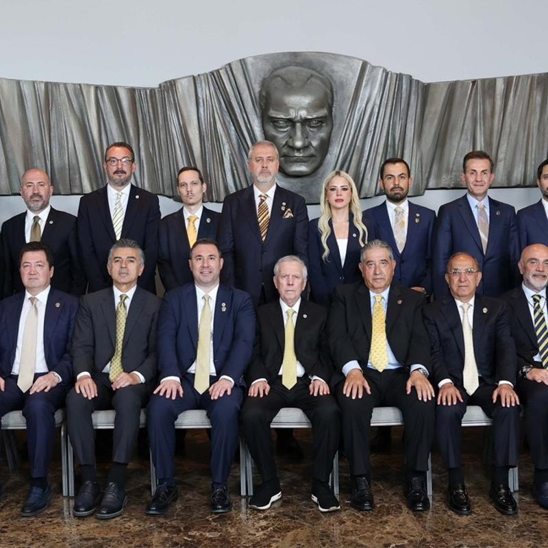 Fenerbah�e'de Aziz Y�ld�r�m y�netimi, ilk toplant�s�n� yapt�