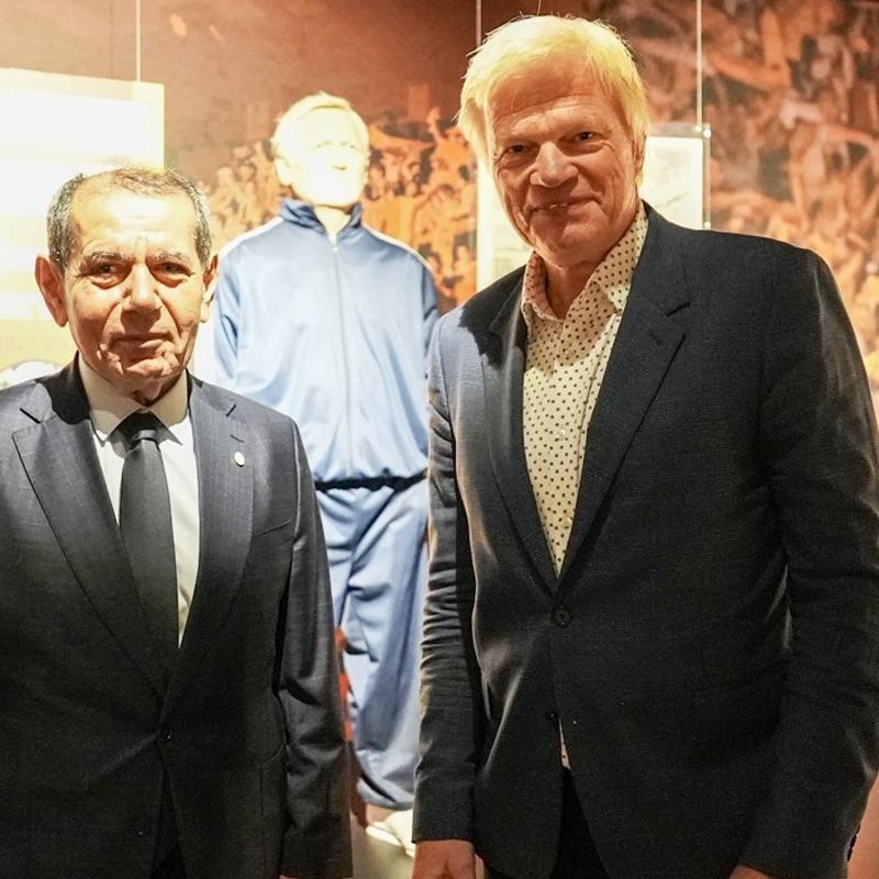 Galatasaray'a s�rpriz ziyaret! Dursun �zbek ile Oliver Kahn bir araya geldi