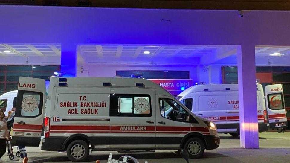 Sivas'ta yol sava� alan�na d�nd�: 8 ki�i yaraland�