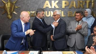 CHP'den istifa edip AK Parti'ye ge�ti