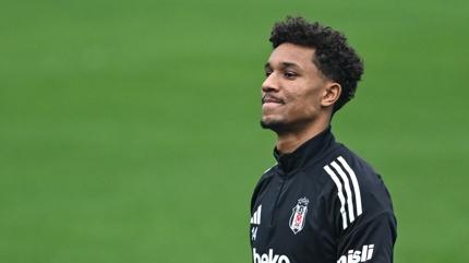 Be�ikta� formas� giyen Felix Uduokhai, baba oldu