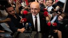 �zel'in ekibinden 28 istifa! CHP PM toplant�s� ba�lad�