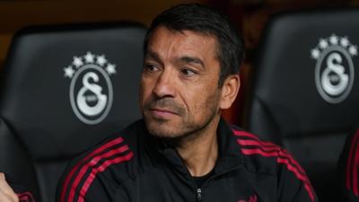 Liverpool'da Giovanni van Bronckhorst ile yollar ayr�ld�