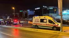 Bak�rk�y'de feci kaza: Motosikletle dire�e dald�, 2 ki�i hayat�n� kaybetti