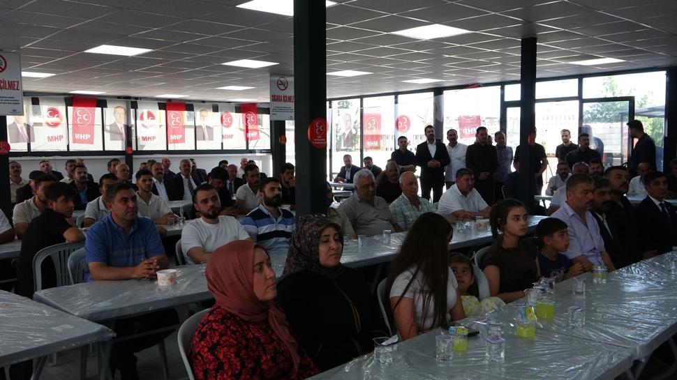 300 kişi partisinden istifa edip MHP'ye katıldı