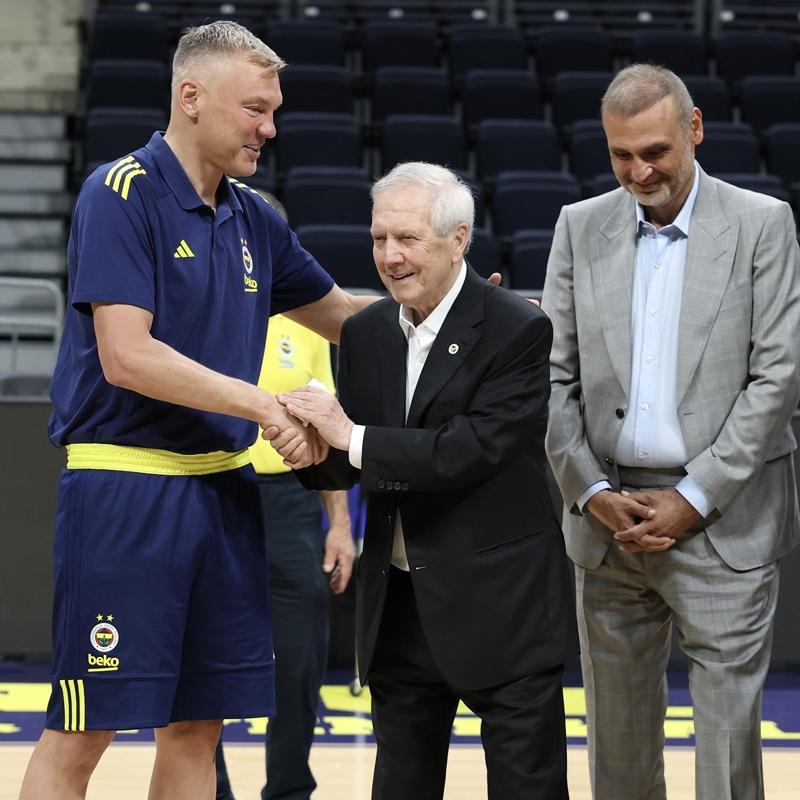 Aziz Y�ld�r�m'dan basketbol tak�m�na ziyaret