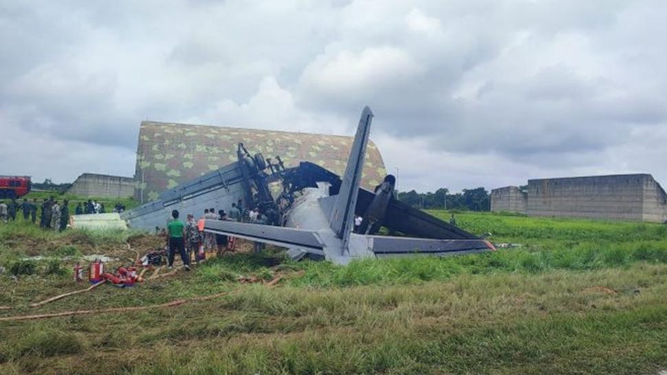 Hindistan'a ait AN-32 uçağı düştü