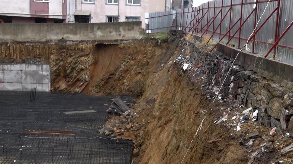 İstanbul'da toprak kayması! Sokak giriş ve çıkışlara kapatıldı