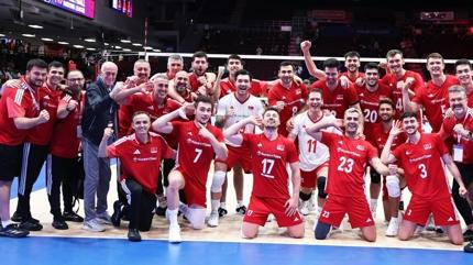 Efeler, Fransa'ya set vermeden kazand�