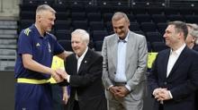 Aziz Y�ld�r�m'dan basketbol tak�m�na ziyaret