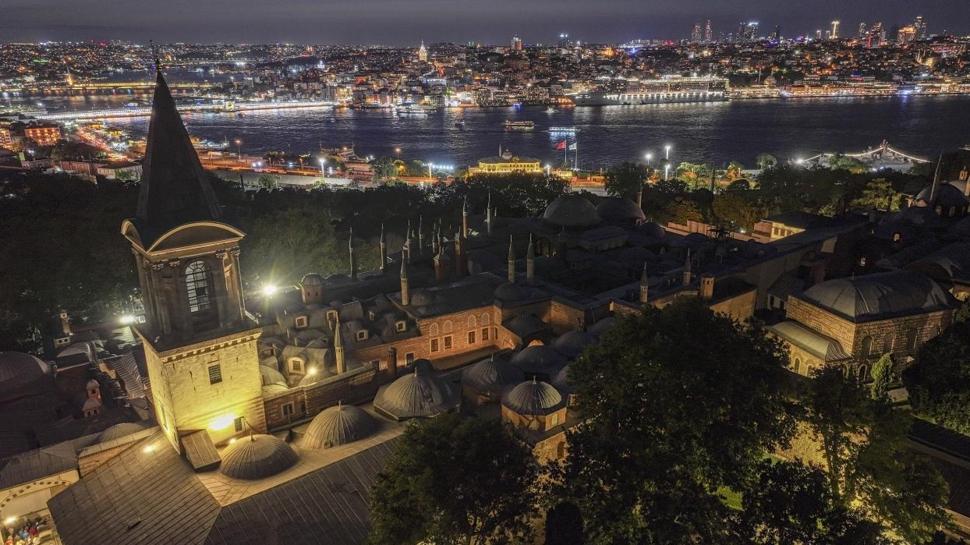 Yeni güzergahıyla kapılarını açıyor! Topkapı Sarayı'nda gece mesaisi genişliyor