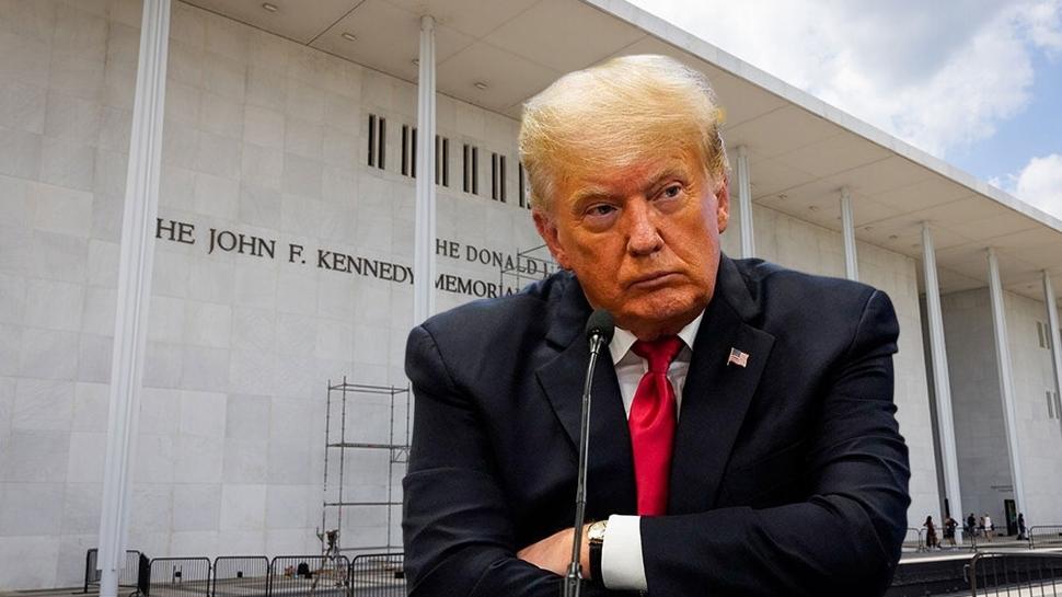ABD'de dikkat çeken karar! Trump'ın ismi tabeladan söküldü