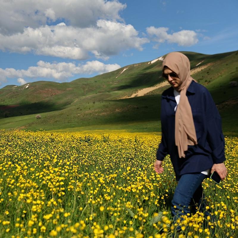 Bayburt'ta k�yler sar�ya boyand�, duyan foto�raf i�in s�raya giriyor